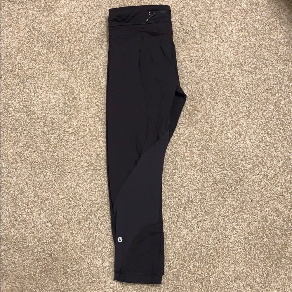 Lululemon cropped leggings w/ mesh